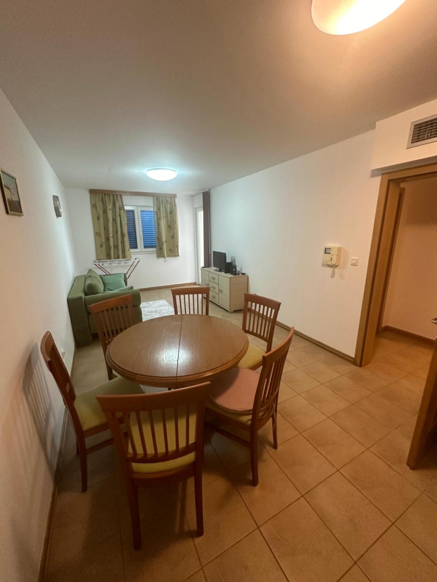 Irish Apartment Complex Μπούντβα Εξωτερικό φωτογραφία