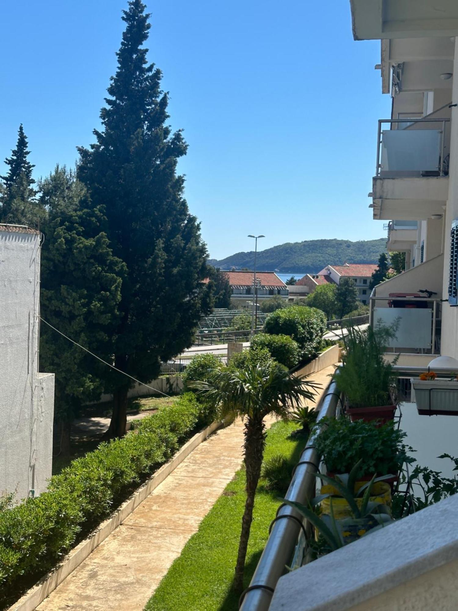 Irish Apartment Complex Μπούντβα Εξωτερικό φωτογραφία
